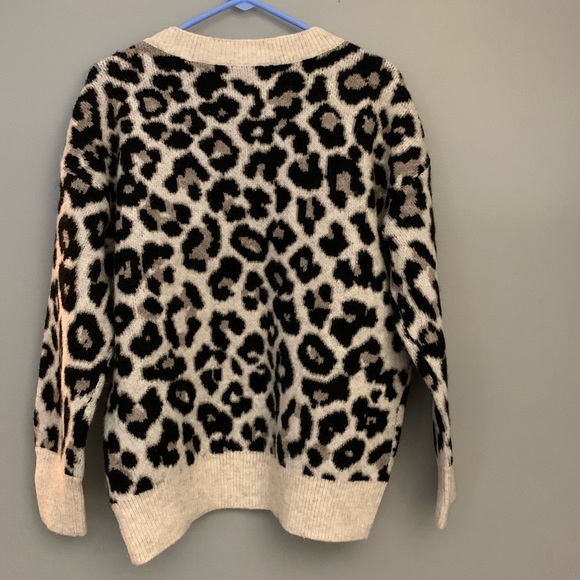 NWOT Vince Camuto Cheetah Print Sweater - Picture 2 of 8